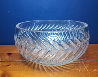 Antik kristallskål, omärkt kristallskål med mittdekoration, vintage amerikansk slipad glasskål med kant, semesterunderhållning