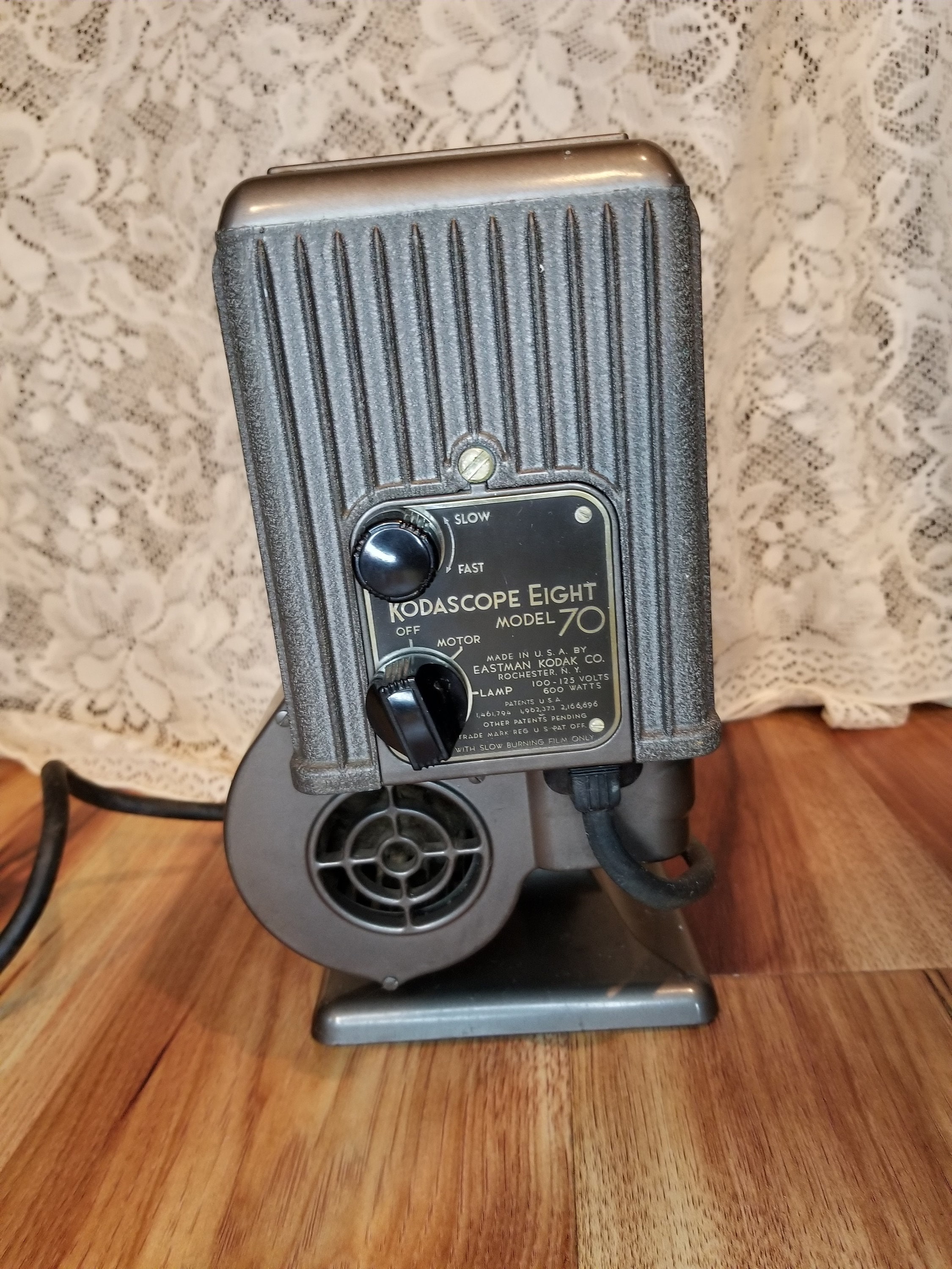 Ancien projecteur de film Kodascope Eight 1934 - Collection Ancien projecteur de film Kodascope Eight 1934 - Collection