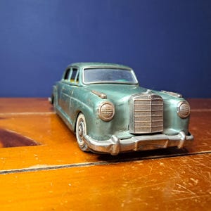 Bandai Mercedes-Benz Cabriolet Bleu 1:18 – Miniature à Friction – Japon
