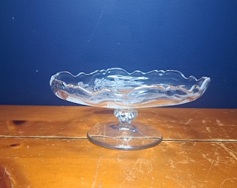 Vintage taartvorm met geëtste voet, taartvorm op voetstuk, vintage kleine ronde taartschaal Heisey Rose, Heisey Rose, taartvorm op geëtst glazen voetstuk, geëtst glazen taartplateau