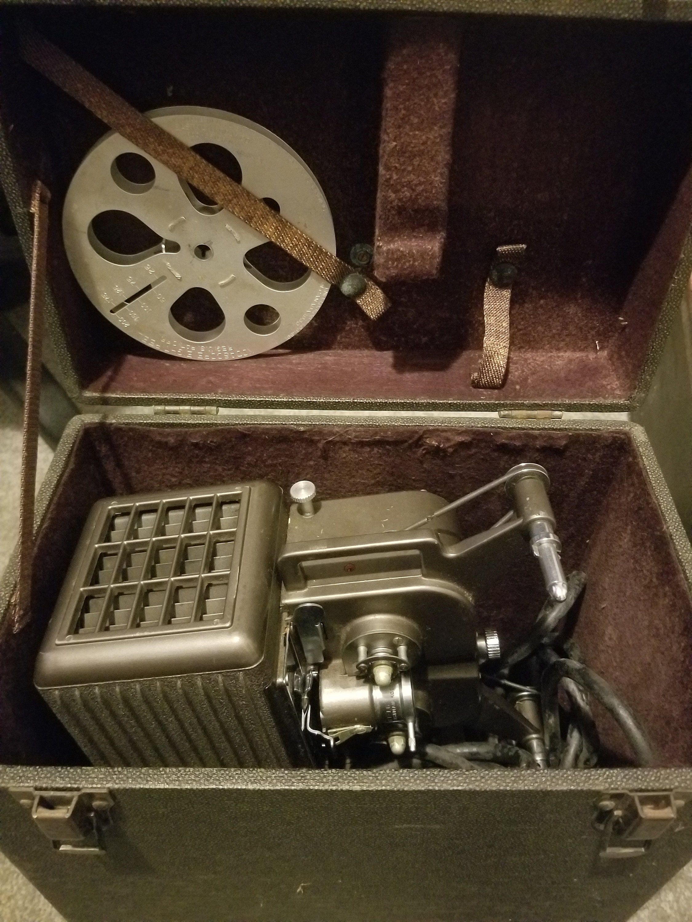 KODASCOPE Eight Model 70 Projector - Etsy 日本 KODASCOPE Eight Model 70 Projector - Etsy 日本