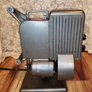 1934 Vintage Kodascope Eight used movie projector model 40