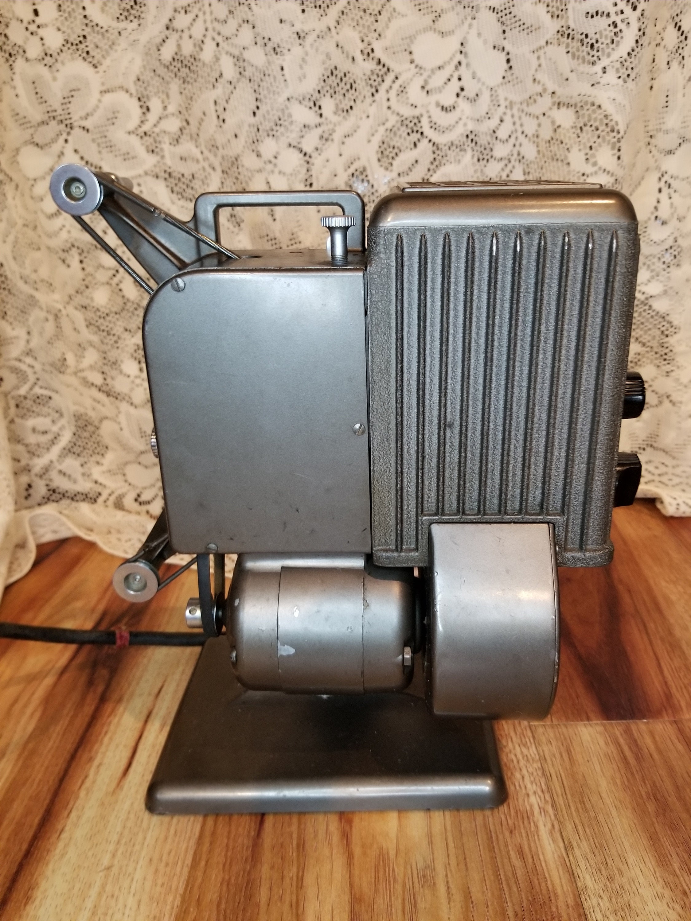 Vintage Kodak Kodascope Eight-33 8MM Movie Projector w