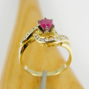 750 18ct 18k Yellow Gold Natural Ruby and Diamond Engagement Ring