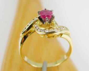750 18ct 18k Yellow Gold Natural Ruby and Diamond Engagement Ring
