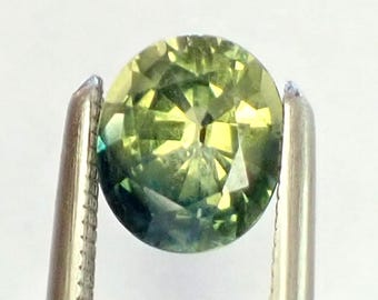 RARE !! SAPHIR VERT D'AUSTRALIE : 6.7 mm x 4.7 mm