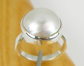 15mm Round Shape White Colour Australian Saltwater Broome Mabe Pearl Bezel Solitaire Dress Ring Genuine 925 Sterling Silver - RHM58