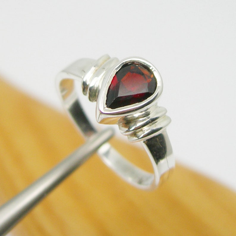 R737 Australian Made 0.90 carats Pear 8x5mm Natural Garnet Gemstone Full Bezel Teardrop Solitaire Ring Genuine 925 Sterling Silver