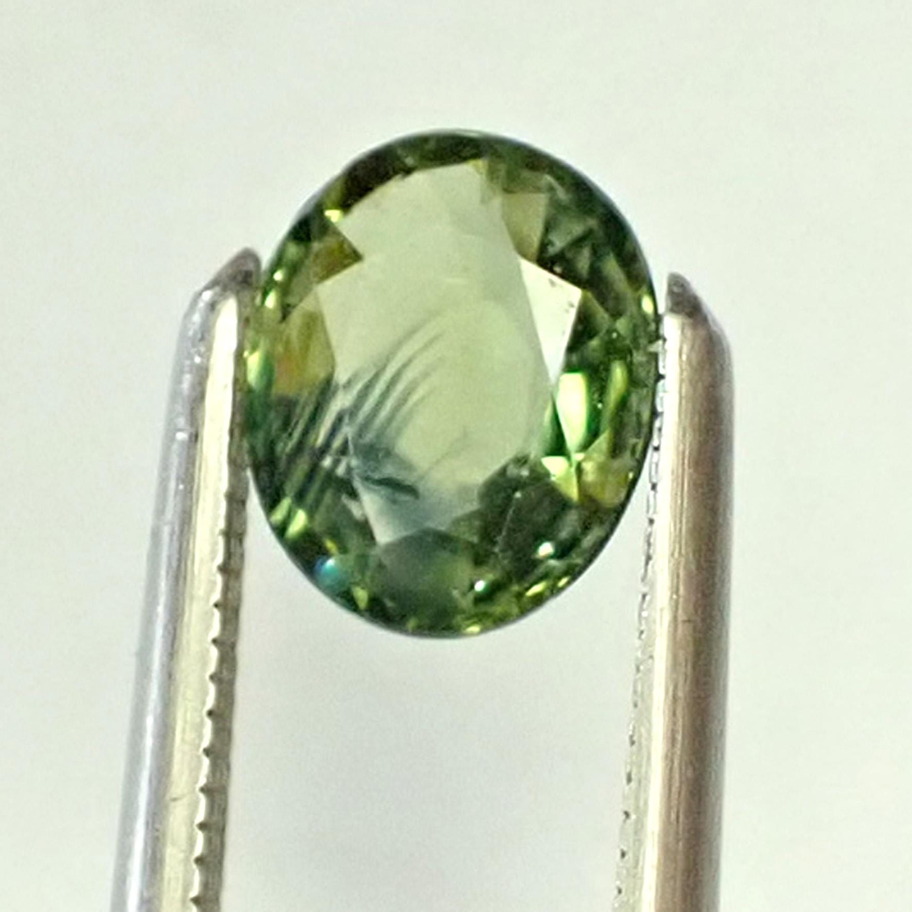 Saphir Vert-bleu Rare D'Australie – 1,15 Carat – Traité Par Diffusion Au Béryllium