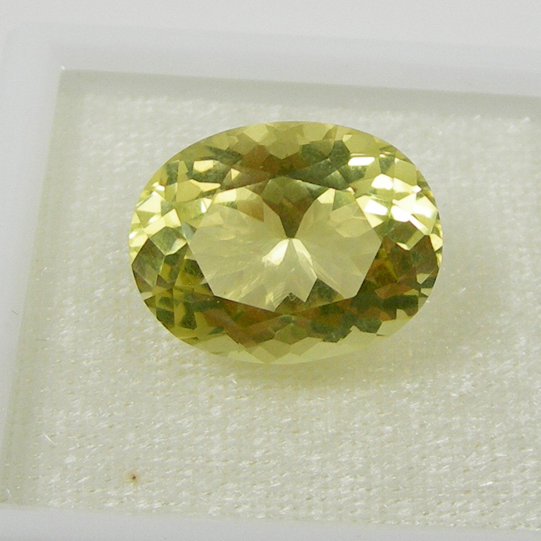 13.95 カラット、18 x 14 mm オーバル ファセット イエロー レモン