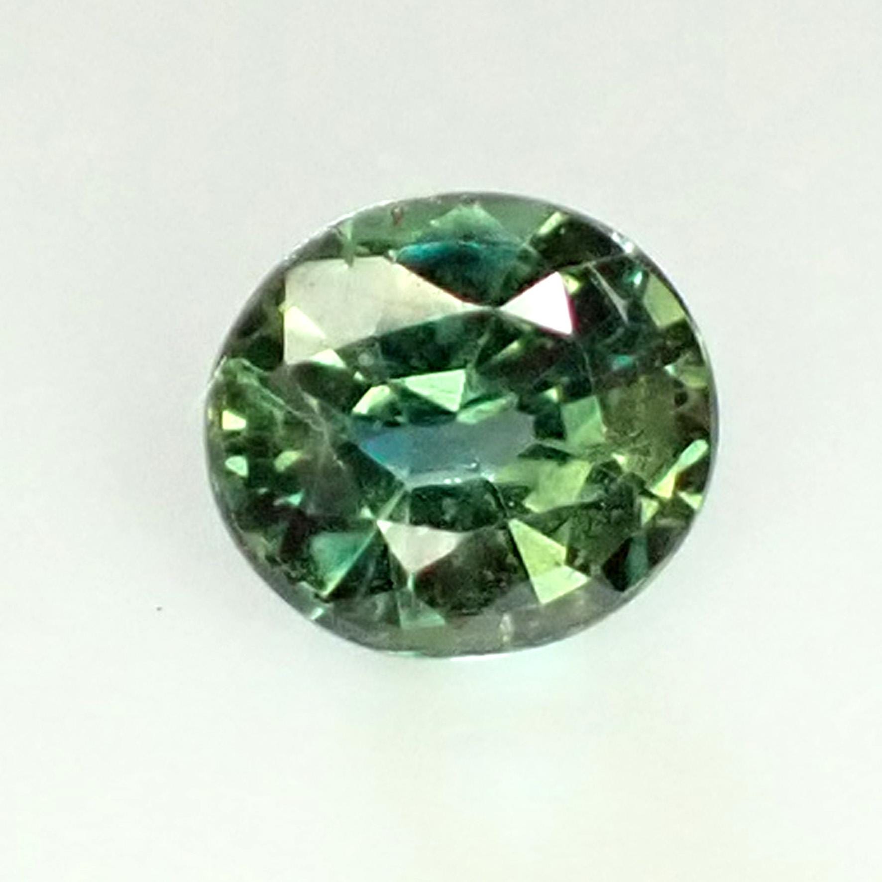 Saphir Vert-bleu Naturel D'Australie – 6,7 Mm X 5,5 Mm – 0,69 Carat – Traité Par Chauffage (H) – Rare Et Splendide