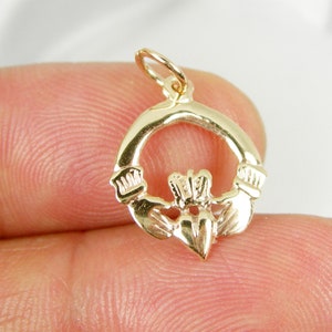 Irische Claddagh Herz Liebe Clasped Hands Charme Anhänger, Echt 375 9ct 9k Gelbgold oder Echt 750 18k Gelbgold - C40