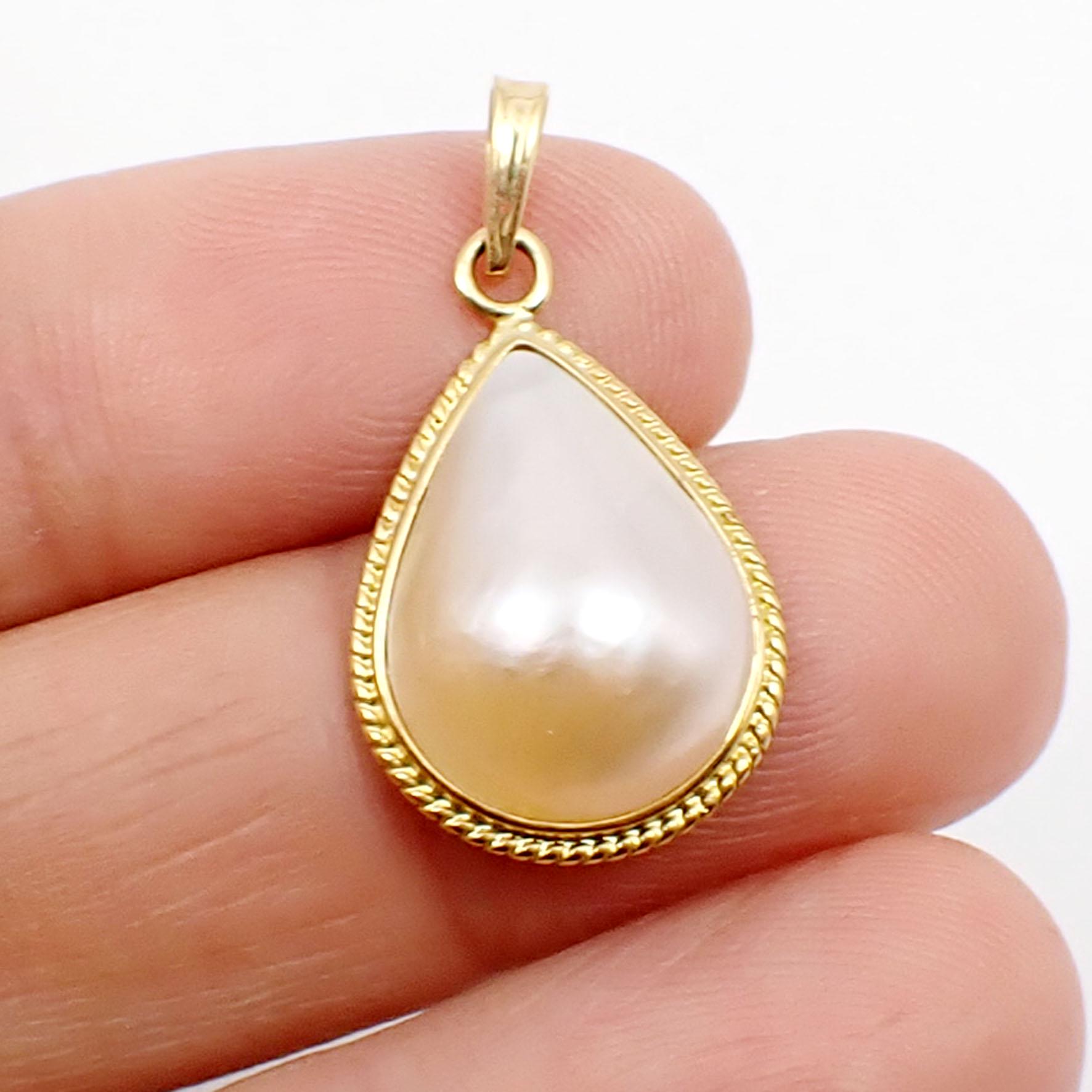 18x13mm Teardrop Cream Pinkish Saltwater Cultured Australian Mabe