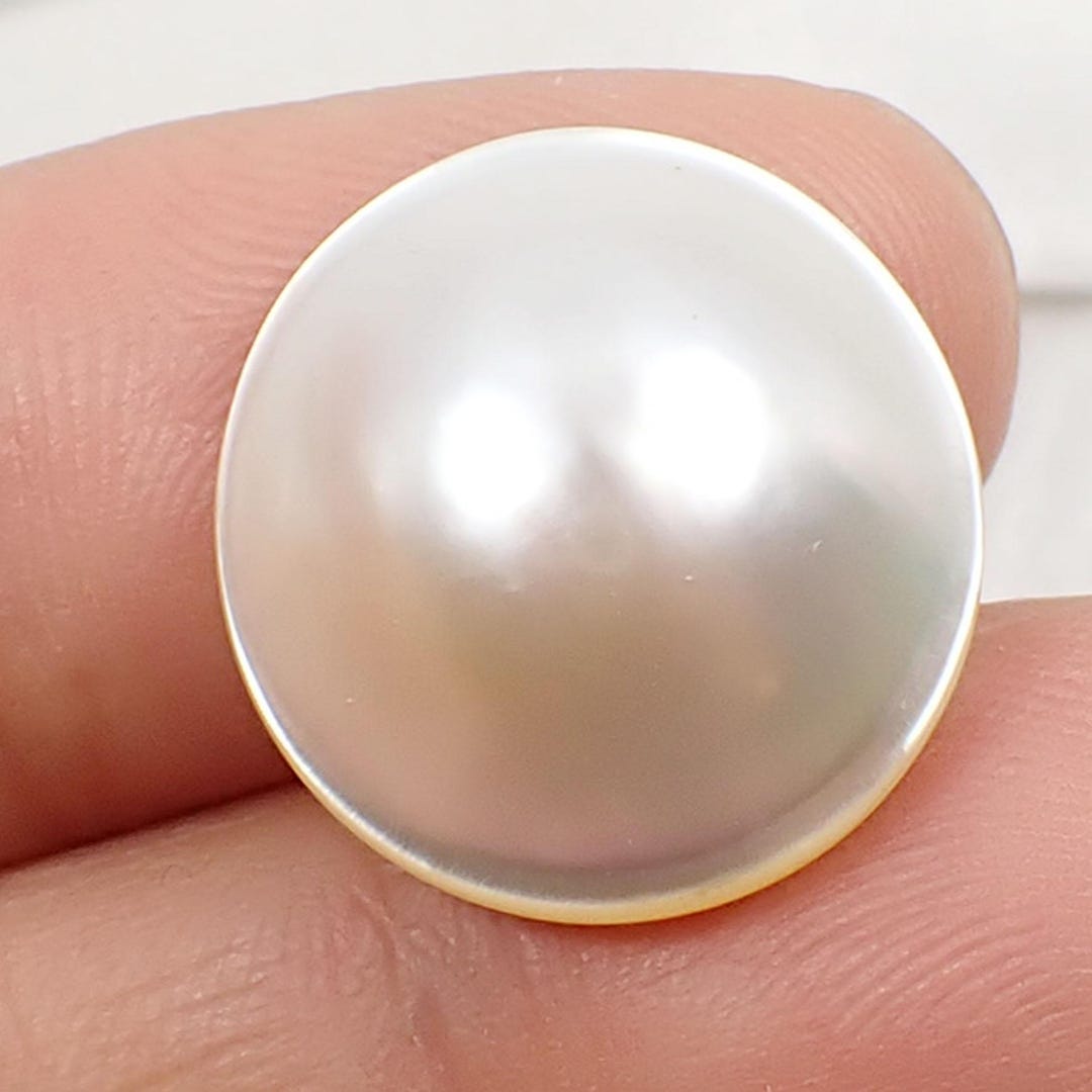 White Luster Color 19.1x18.4mm Round White Color Fine Luster Ocean Cultured Australian ...