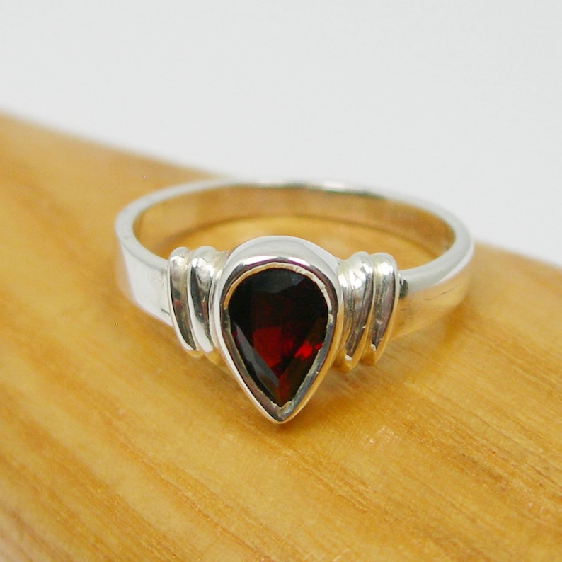 R737 Australian Made 0.90 carats Pear 8x5mm Natural Garnet Gemstone Full Bezel Teardrop Solitaire Ring Genuine 925 Sterling Silver