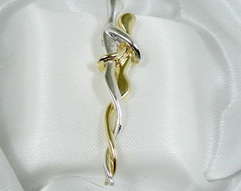 925 Sterling Silver Man and 375 9k 9ct Yellow Gold Woman Embraced Couple Lover Friendship Hugging Pendant - P29SG