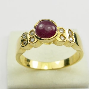 0.85ct Red-Purplish Round Cabochon Natural Ruby and Diamonds Bezel Ring Genuine 750 18ct 18k Yellow Gold - R3490