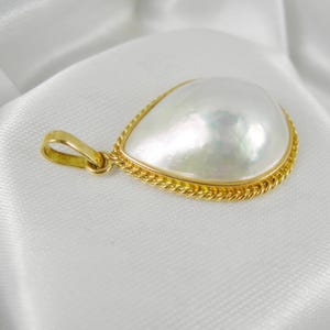 21x16mm Teardrop White Cultured Australian Mabe Pearl Bezel Large Pendant 750 18ct 18k Yellow Gold - 18MPP07 image 7