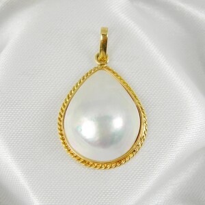 21x16mm Teardrop White Cultured Australian Mabe Pearl Bezel Large Pendant 750 18ct 18k Yellow Gold - 18MPP07 image 3