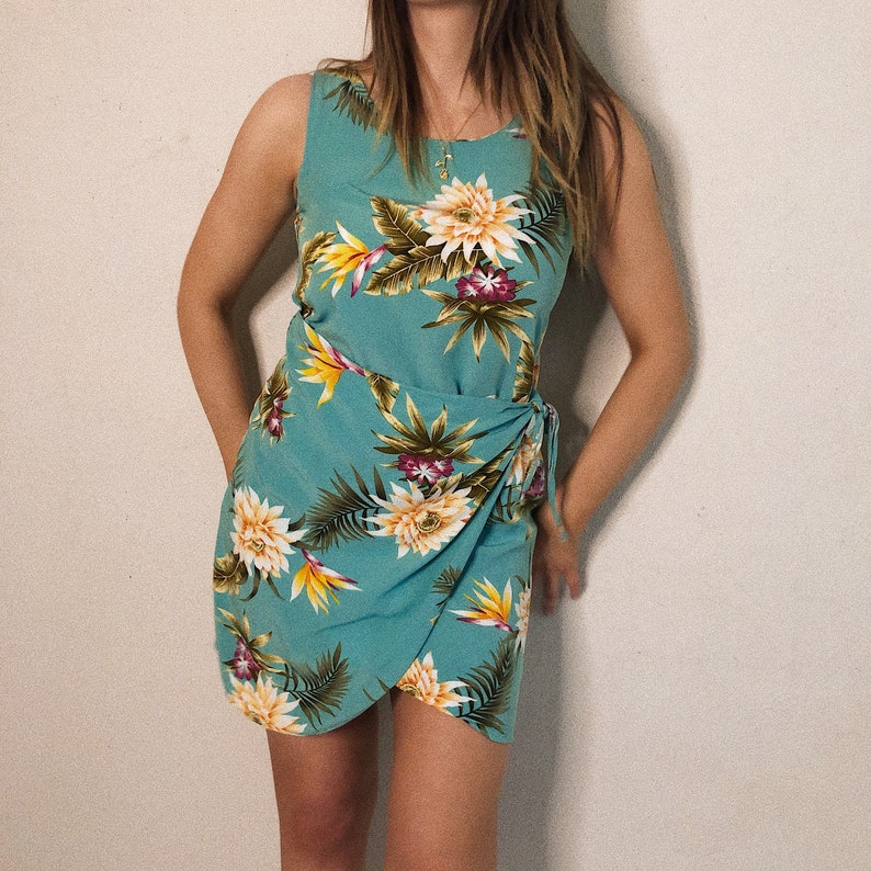 Vintage 1990s Two Palms Turquoise Wrap Front Hawaiian Print Floral Dress Women/'s Small