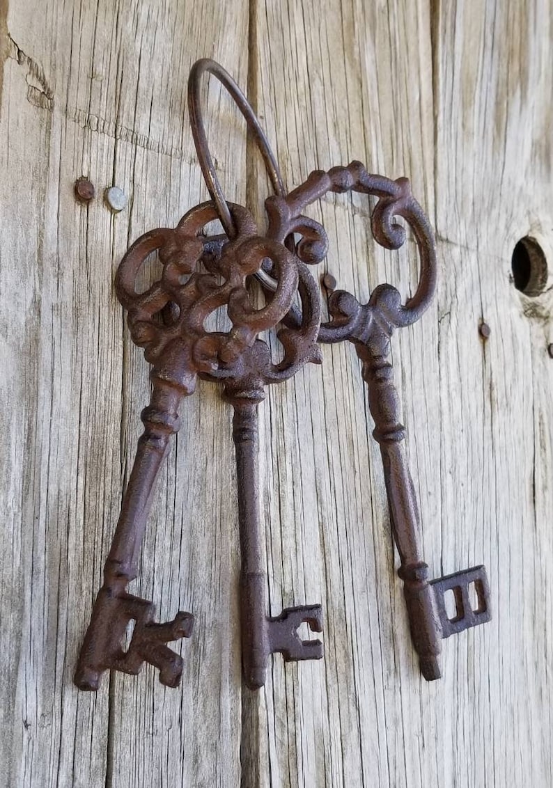 Keys, Iron keys, key set, skeleton keys, rustic keys, decorative keys, steam punk, cast iron keys, Victorian keys, iron key, key decor image 6