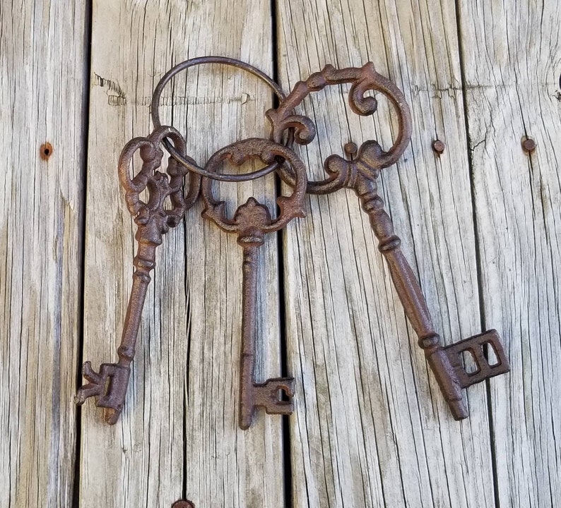 Keys, Iron keys, key set, skeleton keys, rustic keys, decorative keys, steam punk, cast iron keys, Victorian keys, iron key, key decor image 7