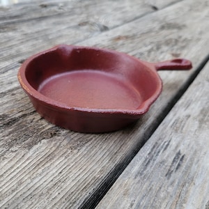 Cast iron pan, skillet, kitchen decor, pan, rustic skillet, rustic decor, mini skillet, small pan, red decor, miniature, country decor