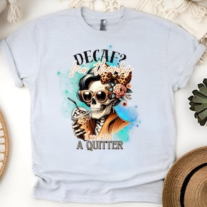 Coffee Lover Tshirt Coffee Addict T-shirt grappige koffie Tee cafeïnevrij is voor slappelingen Cafeïneverslaafde cadeau aanwezig idee voor haar schedel koffie