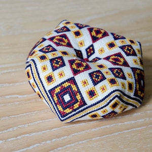 Carpet Biscornu, cross stitch pincushion, sewing acessories, needlecraft, gift for her, embroidered pincushion