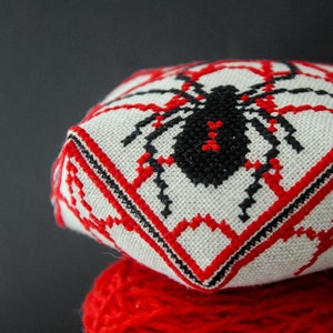 Halloween Spider Biscornu - PDF CHART Cross Stitch Pattern / biscornu pattern Instant Download