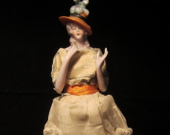 Art deco Fasold and Stauch standing porcelain half doll lady with hat on legs, extended arms, pincushion doll, 7,3" high; ca 1930
