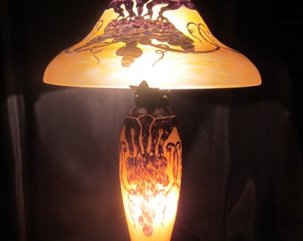 Antike Le Verre Francais Jugendstil Lampe, geätztes Kameeglas, Schneider, 1918-1922, lila Trauben Design, groß 50 cm