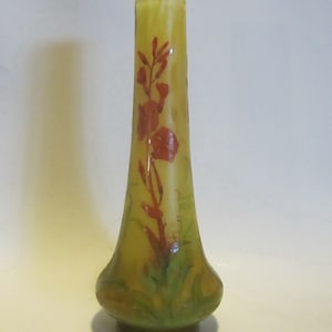 DAUM NANCY cameo glass acid etched vase with pretty Montbretia flowers, art nouveau signed , ca 1910 - 1920; H 8,7 inch