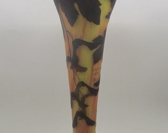 Antiguo jarrón de arce grabado al ácido de vidrio con camafeo DAUM NANCY, firmado en estilo art nouveau, 11,6 pulgadas de alto; hacia 1910 - 1920