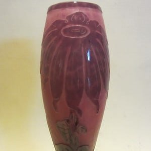 Antiguo jarrón art nouveau de Le Verre Francais, Schneider, camafeo pequeño grabado al ácido paté de verre, dalia 1923 - 1926