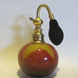 Antiguo vaporisor art nouveau Le Verre Francais, paté de verre grabado al ácido con cameo Schneider, decoración de hojas de tabaco 1919 - 1921