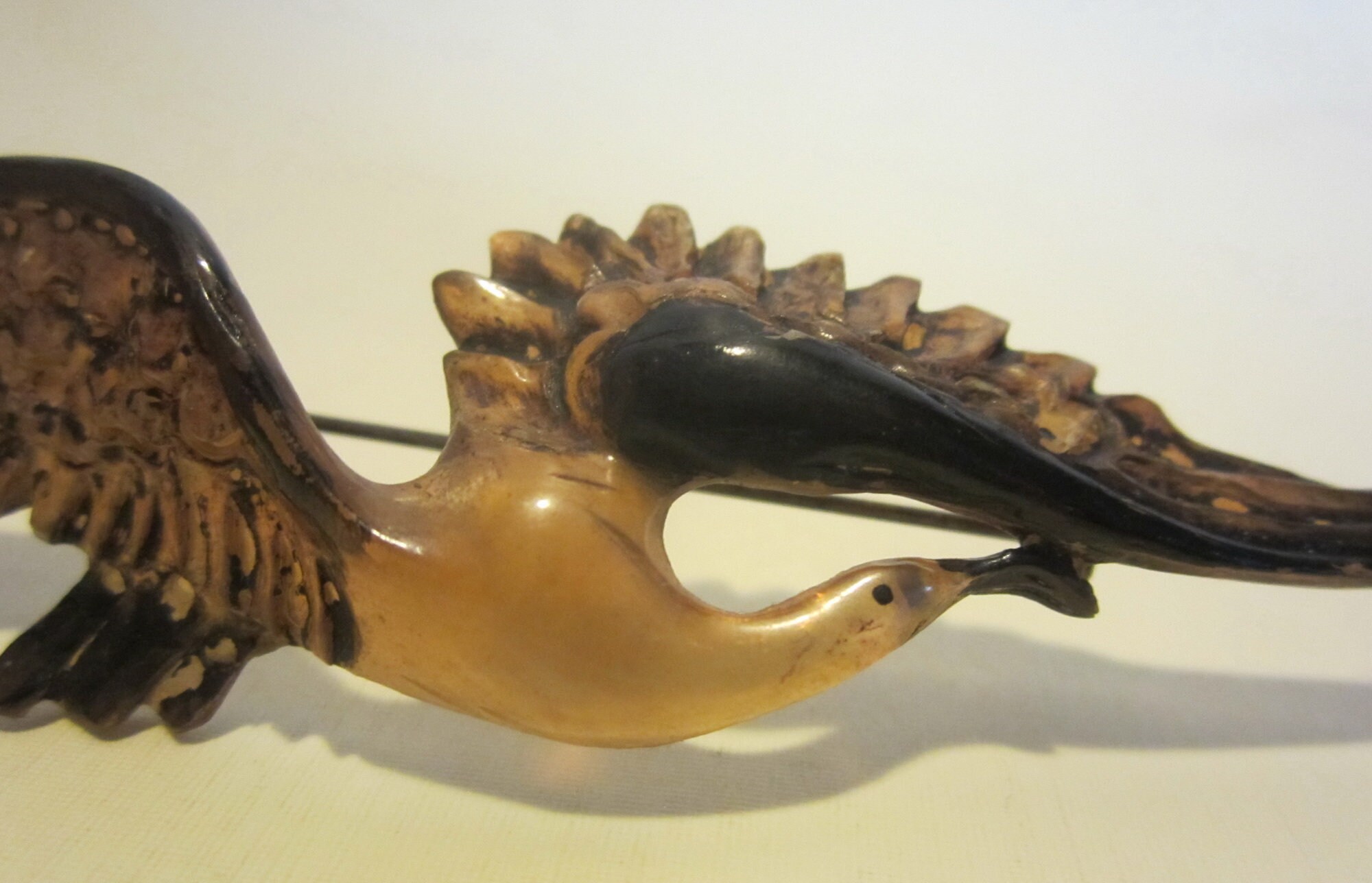 Belle Broche Vintage En Corne Représentant Une Mouette, Signée Georges Pierre GIP - Début 1900, 103 X 20 Mm