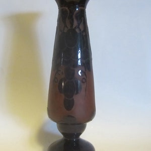 Jarrón art nouveau antiguo Le Verre Francais, vidrio camafeo grabado al ácido, Schneider, 1918-1922, diseño de uvas púrpuras,