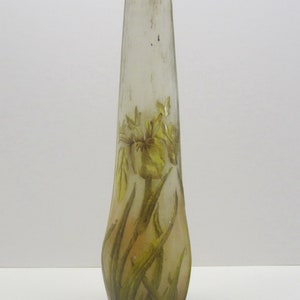 Antique DAUM NANCY cameo glass acid etched floral vase, daffodils, art nouveau signed , 6,1 inch H; ca 1910 - 1920