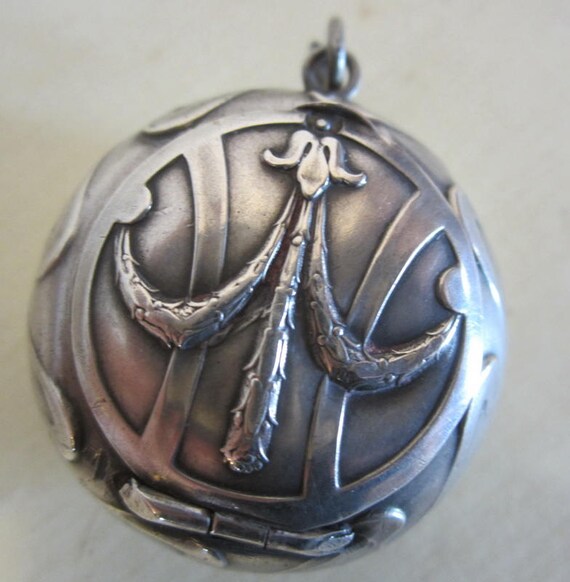 Antique Silver Pillbox Pill Box Pendant Small - Pill Box Pendant Antique Silver Pillbox Pill Box Pendant Small - Pill Box Pendant