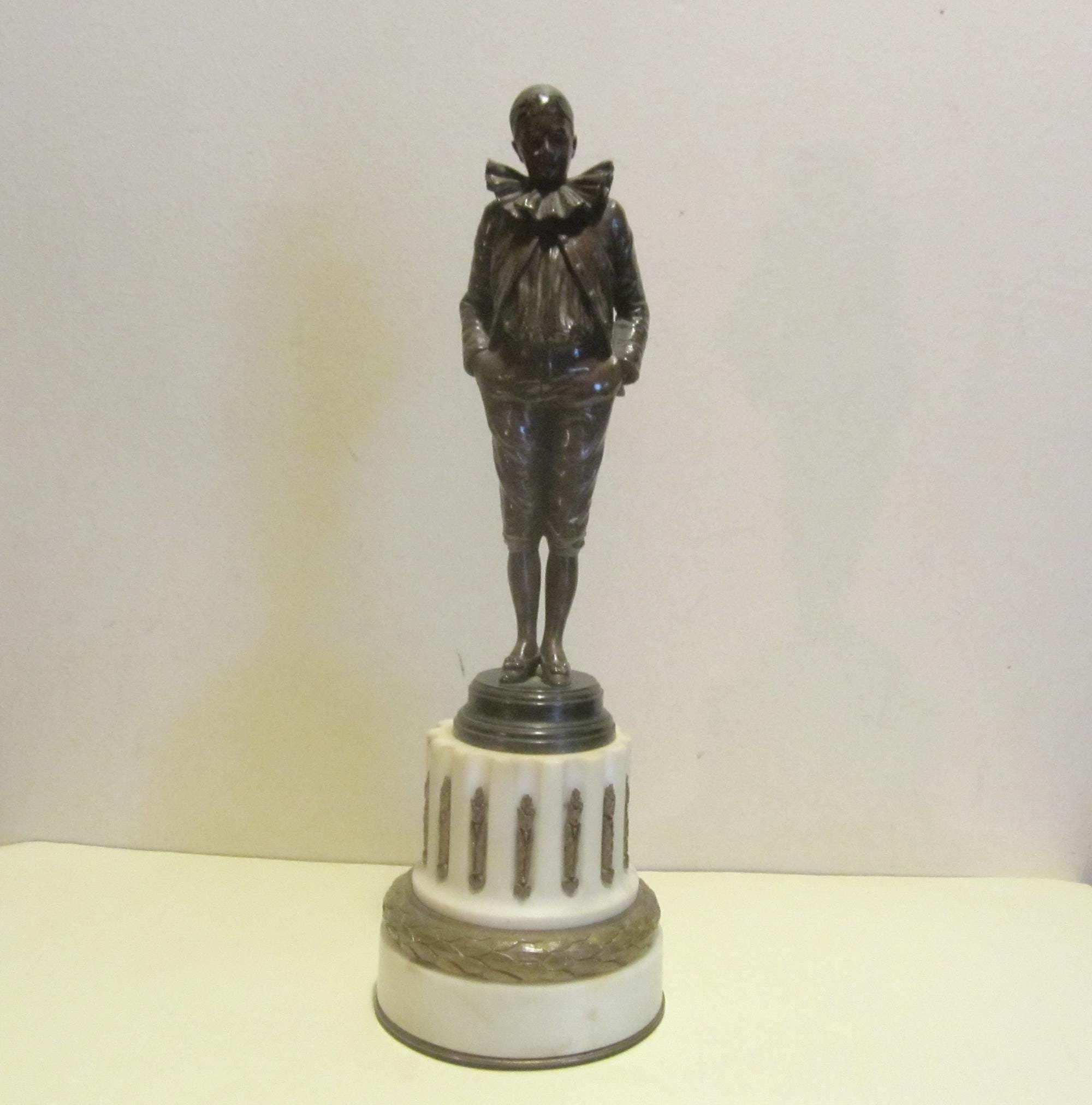 アンティーク　ブロンズのピエロがリュートを弾いているロマンな置物です ジャン・ガルニエ作 アンティークブロンズピエロ (1853 - 1910