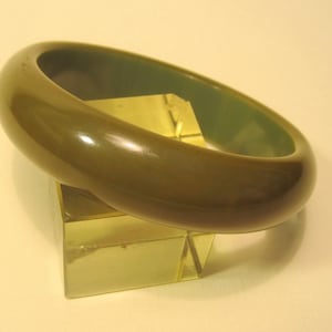 Vintage bakelite bangle, bracelet, beautiful green colour, real bakelite, simi tested!!
