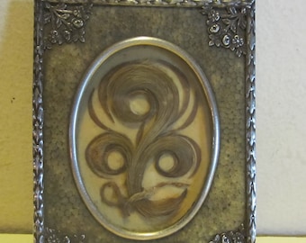 Memento mori antiguo, obra de cabello enmarcada francesa victoriana, marco de latón, marco de luto, trabajo de cabello con paleta; mm341