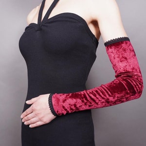Elegant GOTHIC VAMPIRE extra long velvet gloves Victorian Burlesque Evening Glamour, armwarmers, black lace, goth fingerless mittens