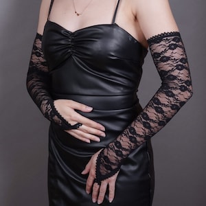 Elegant GOTHIC VAMPIRE Victorian Burlesque Evening Glamour extra long GLOVES, armwarmers, black lace, goth fingerless mittens