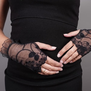 Elegant Evening Glamour long GLOVES, armwarmers, black lace, goth victorian, fingerless mittens sleeves