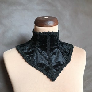 GOTHIC velvet gorget, choker, choker, ruffle, black collar, tied like corset, corset lacing  beautiful adornment, Halloween, witch