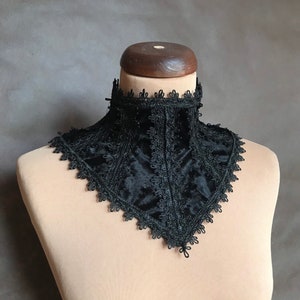 GOTHIC velvet gorget, choker, choker, ruffle, black collar, tied like corset, corset lacing  beautiful adornment, Halloween, witch