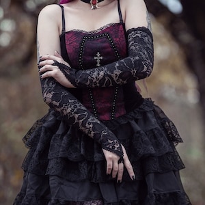 Elegant long lace gloves GOTHIC VAMPIRE Victorian Burlesque Evening Glamour sleeves, armwarmers, black lace with middle finger loop