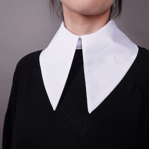 Lovely white oversize,  style accessory, sparrow and detachable collar